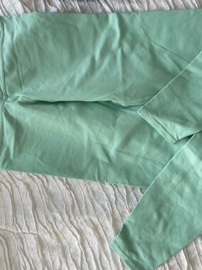 ALO Yoga Mint Green Leggings